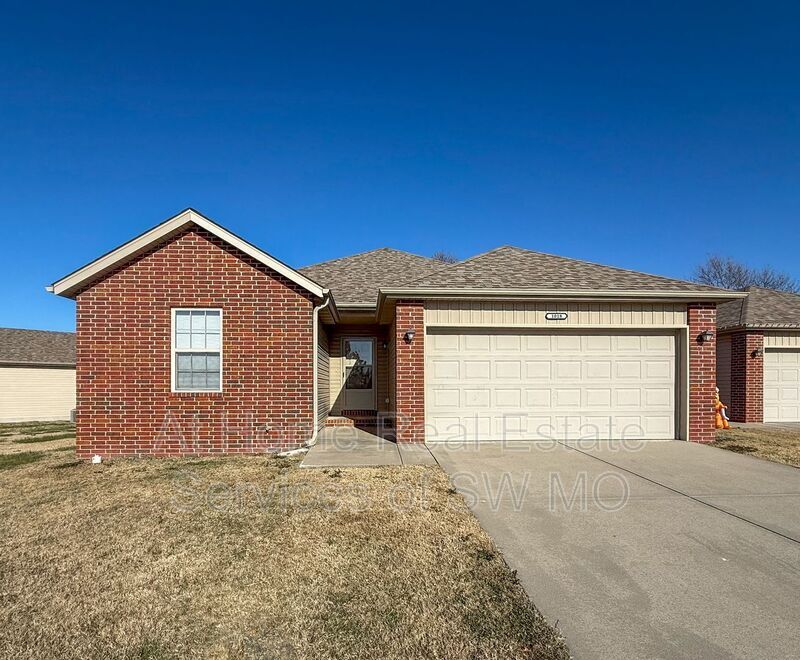 Primary Photo - 1018 N Oxford Dr