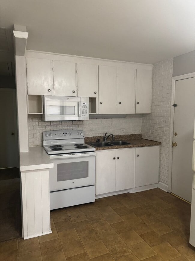 Foto del edificio - 2BR/1BA House in Downtown Cary with Carport & Washer/Dryer Hookups!