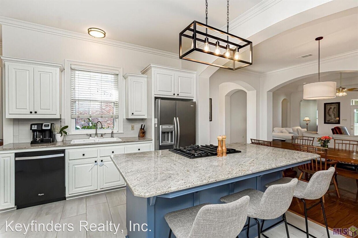 Primary Photo - 3 br, 2.5 bath House - 40103 Eagles Nest