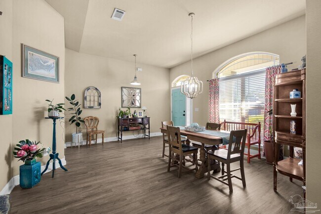 Foto del edificio - 6165 Winchester Cir