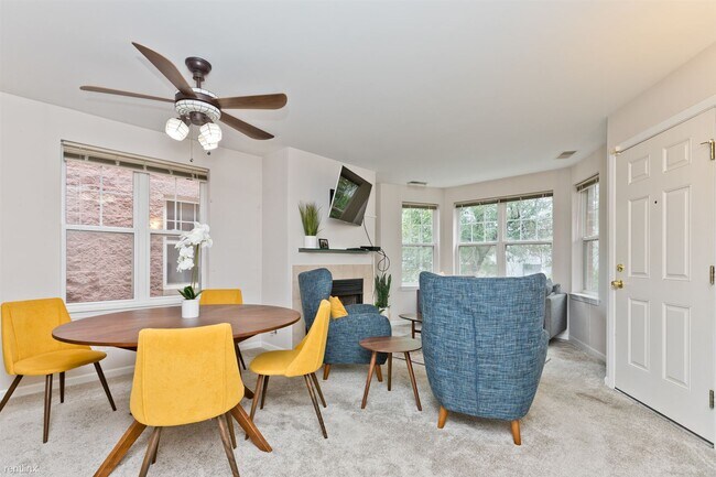 Foto del edificio - 2 br, 1.5 bath Condo - 1156 N Howe St