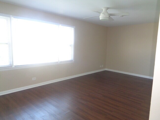 Building Photo - 3182 W Meadow Ln Dr