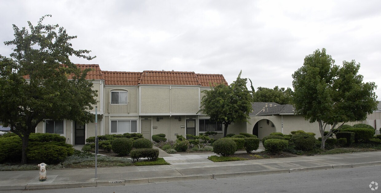 Foto del edificio - 13700-13766 Aurora Dr