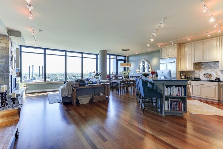 Foto principal - 215 10th Ave S