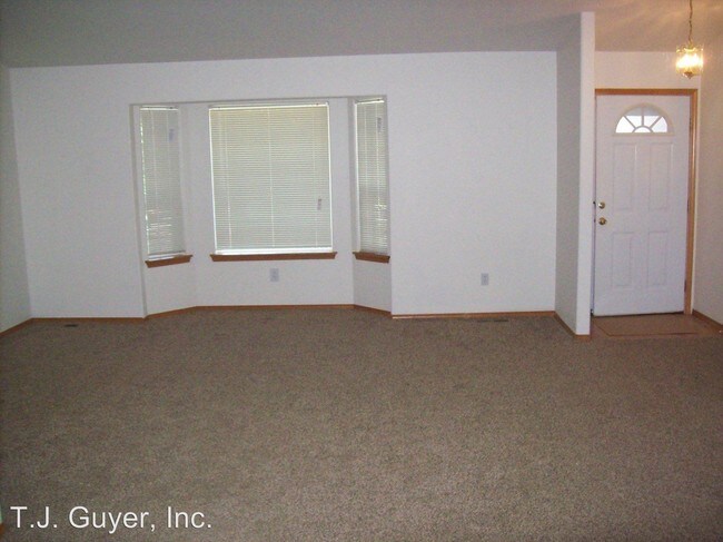 Building Photo - 2916 Russell Rd