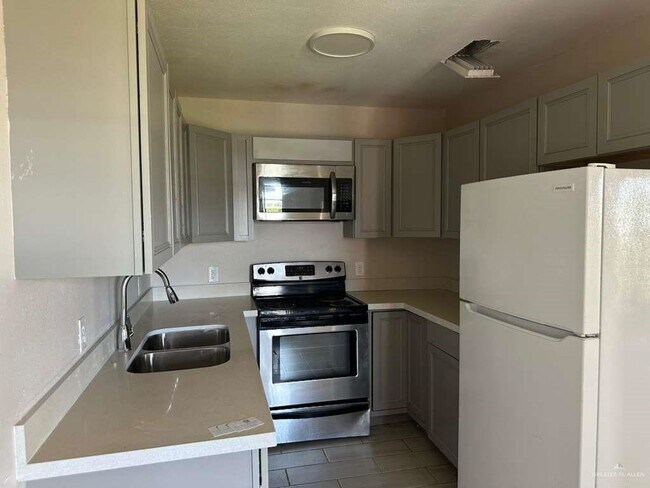 Building Photo - 10 Gastel Cir