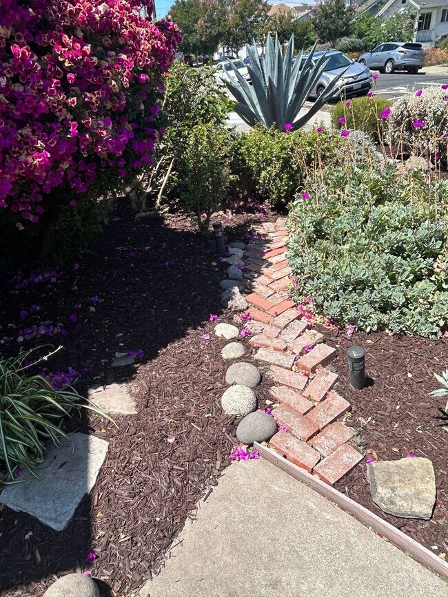Foto del edificio - Gorgeous San Leandro Bungalow!