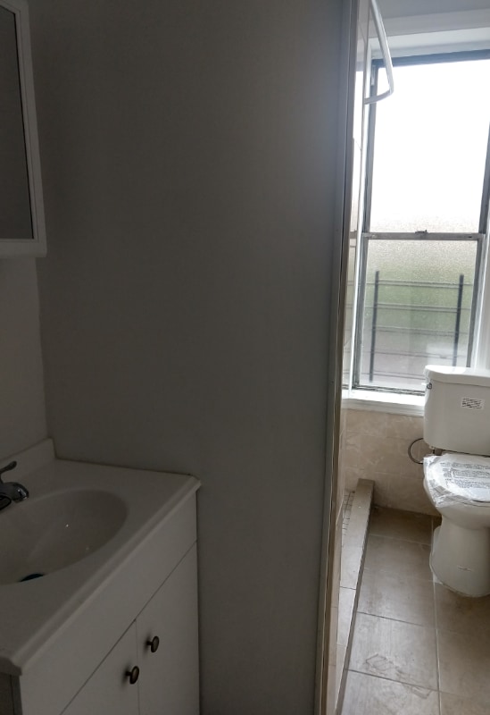 Foto del edificio - 558 Ralph Ave