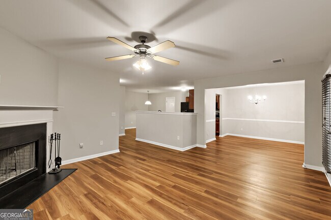 Foto del edificio - 7157 Laurel Creek Dr