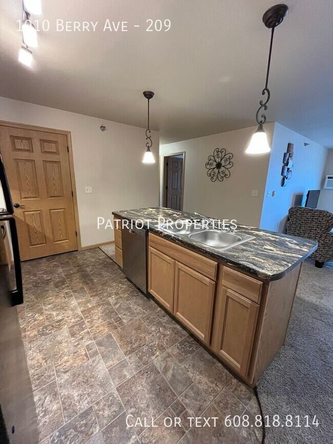 Foto del edificio - 1010 Berry Ave