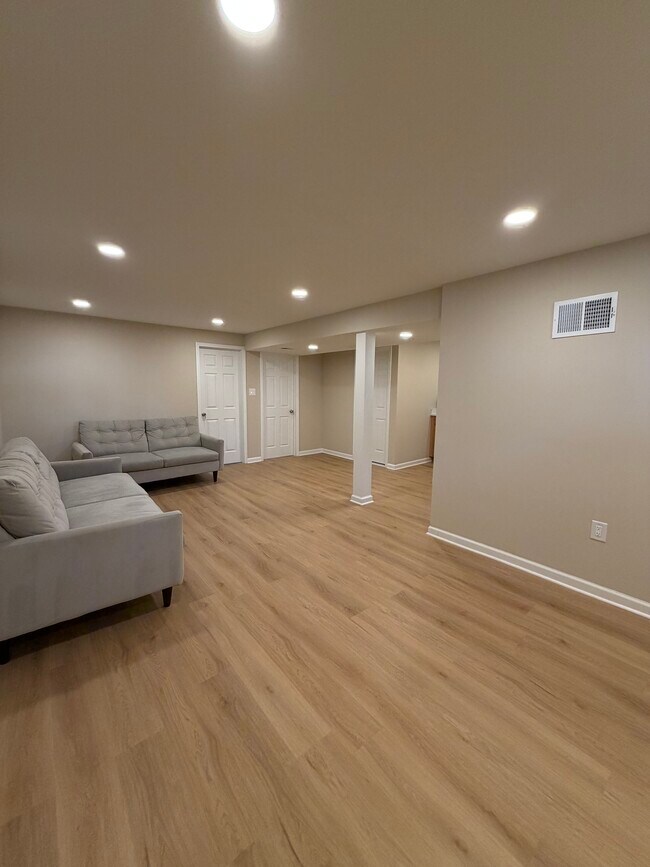 Foto del edificio - 6524 Greenleaf St