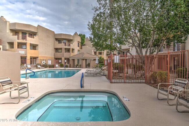 Foto del edificio - 4850 E Desert Cove Ave