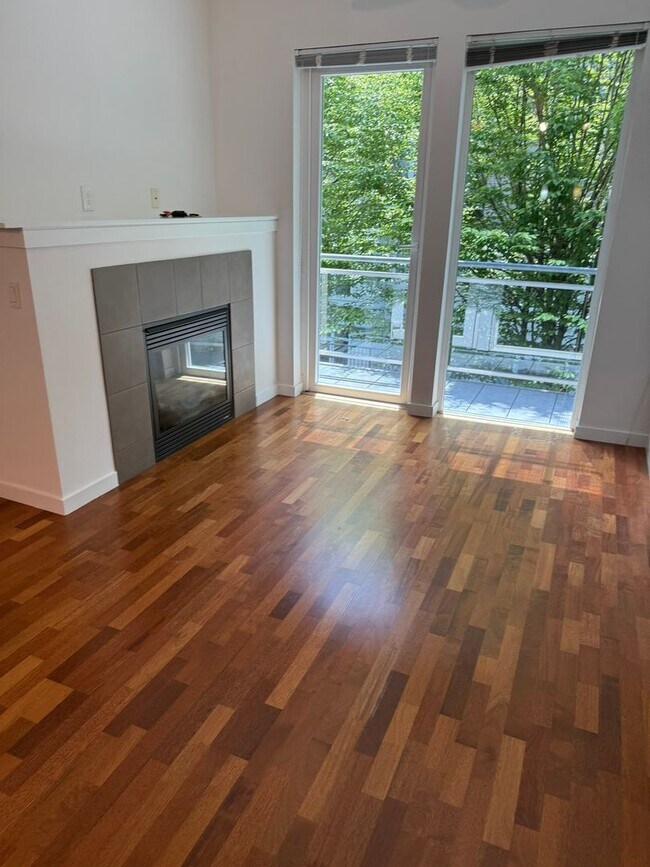 Foto del edificio - 1bd/1ba Kirkland Condo