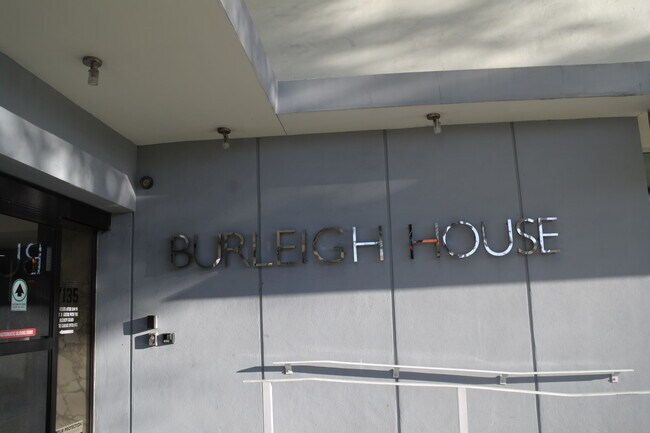 Foto del edificio - 7135 Collins Ave