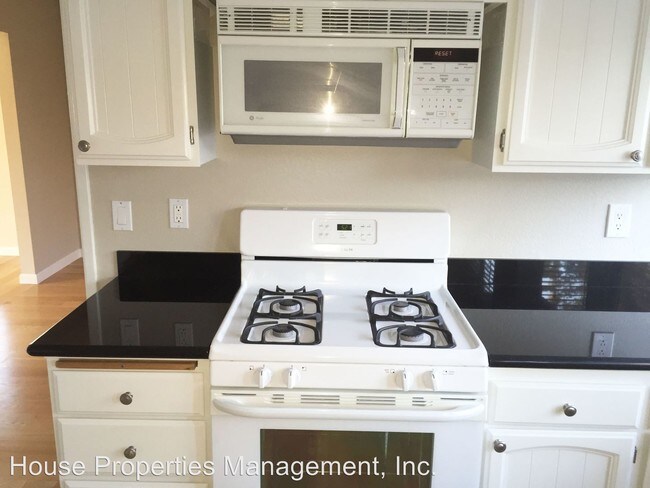 Foto del edificio - 3 br, 2.5 bath House - 32 Leslie Court