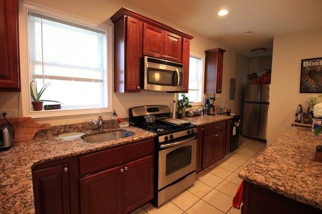 Building Photo - 205 Parsons St