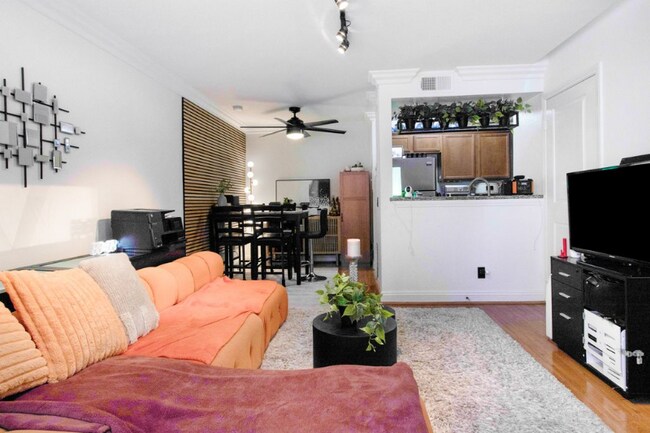 Foto del edificio - 355 N Maple St