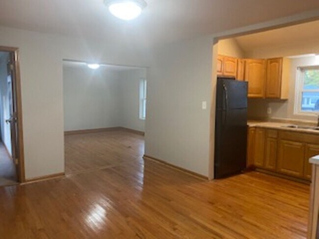 Foto del edificio - 4 bedroom 2 bath home in Lemont.