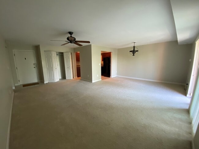 Building Photo - 611 Calais Dr