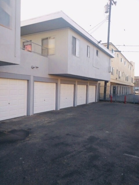 Building Photo - 1151 Walnut Ave