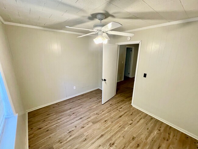 Foto del edificio - 1702 Bunch St