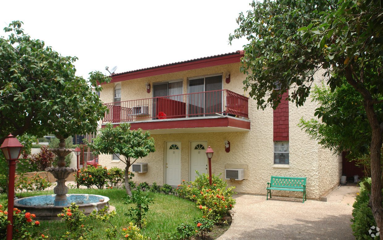 Foto del edificio - La Estancia Apartments