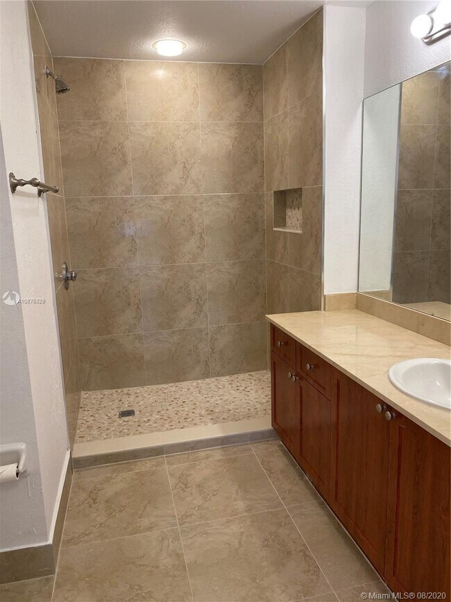 Foto del edificio - 8900 NW 107th Ct