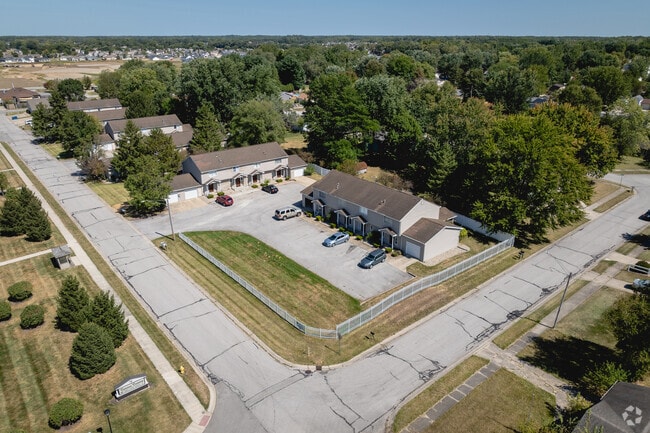 2BR, 2.5BA - 1,500SF - Huntertown Apartments