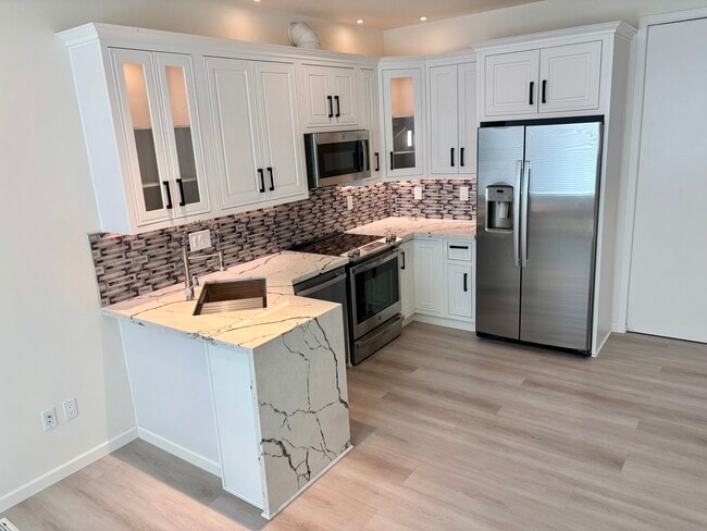 Building Photo - 625 Craig Ave