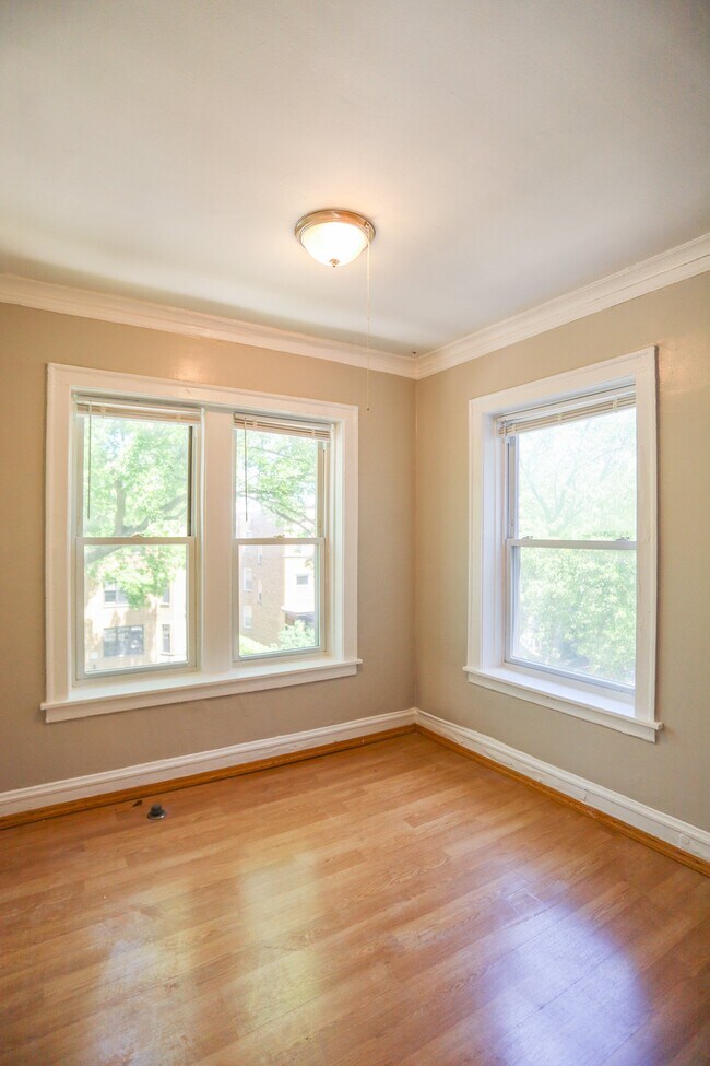 Foto del edificio - 5051 N Glenwood Ave