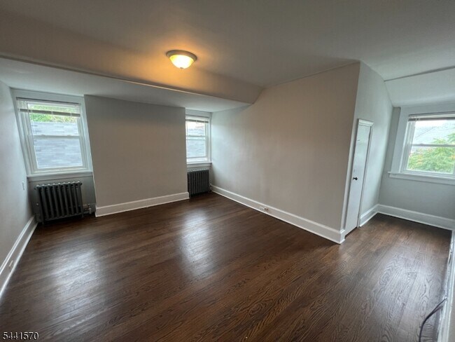 Foto del edificio - 206 Bellevue Ave