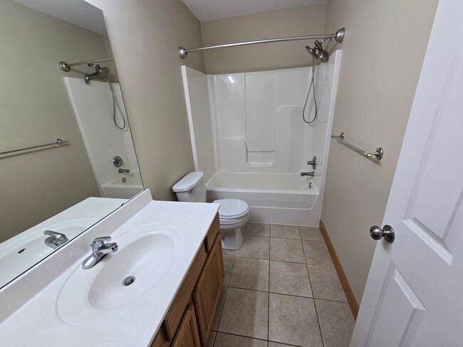 Foto del edificio - corner unit town home spirt Hills  3br 2 ....