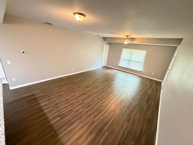 Building Photo - AWESOME 3/2 w/ office HOME in Deltona! You need to check this out!