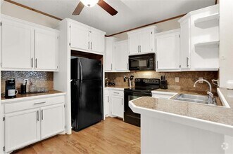 Building Photo - 2164 Tanglewood Blvd