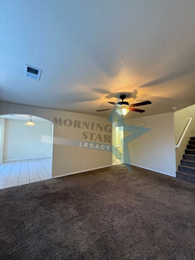 Foto del edificio - JUST REDUCED - 4-Bedroom Home!