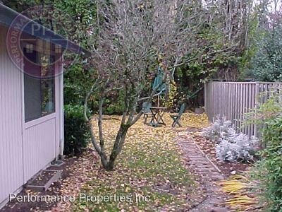 Building Photo - 29935-29945 SW Montebello Dr