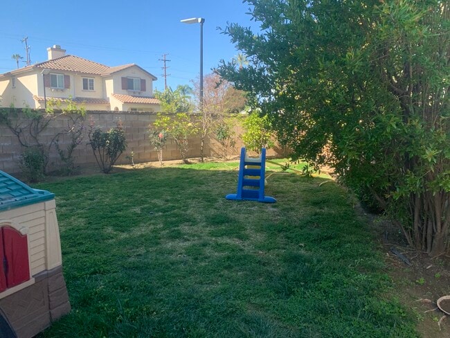 Building Photo - 2568 S Rochelle Ave