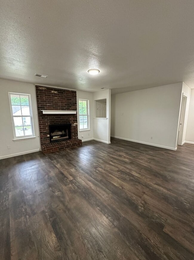 Building Photo - Kinkead Duplex