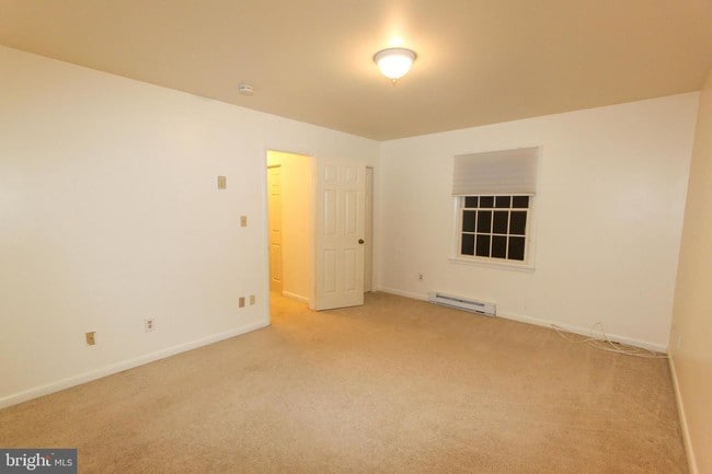 Building Photo - 652 Mill Ln
