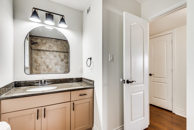 Baño - 5612 Grover Ave