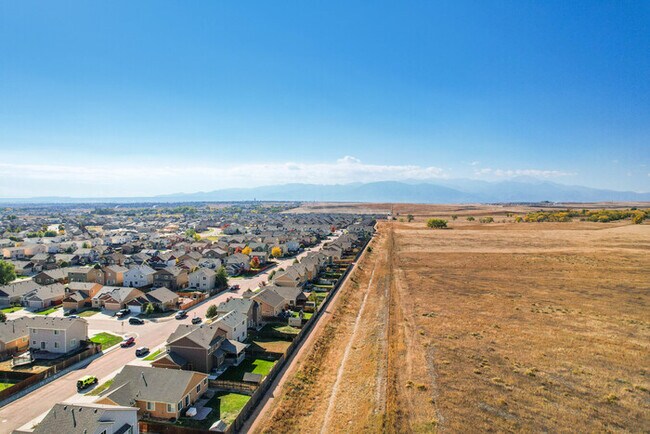 Building Photo - 10470 Silver Stirrup Dr