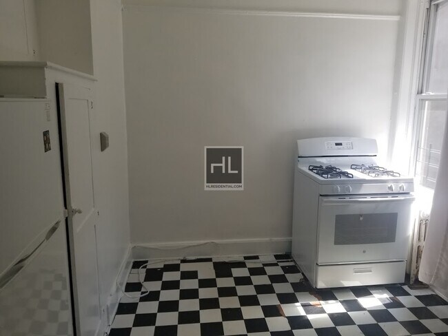 Building Photo - 56-15 Catalpa Avenue Unit C3