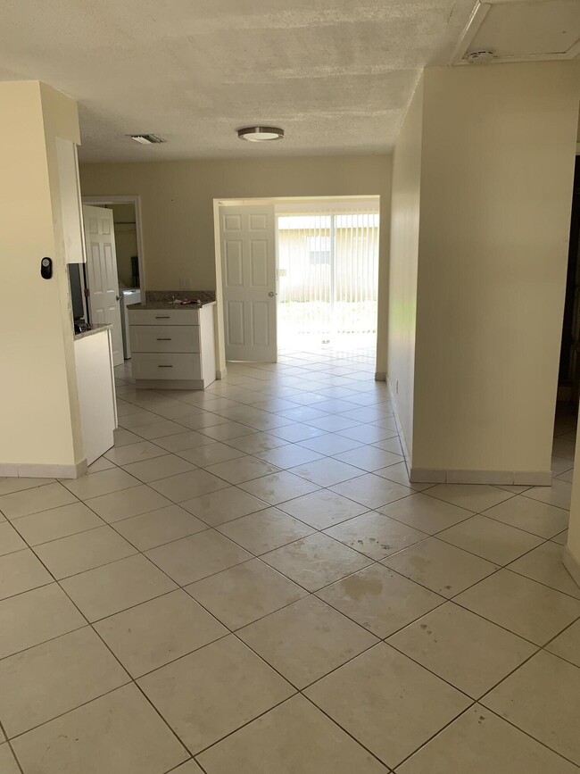 Building Photo - 2802 Regency Ct