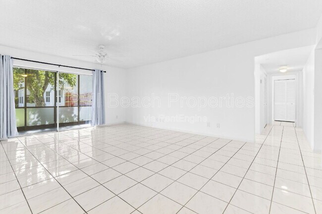 Foto del edificio - 345 W Laurel Dr