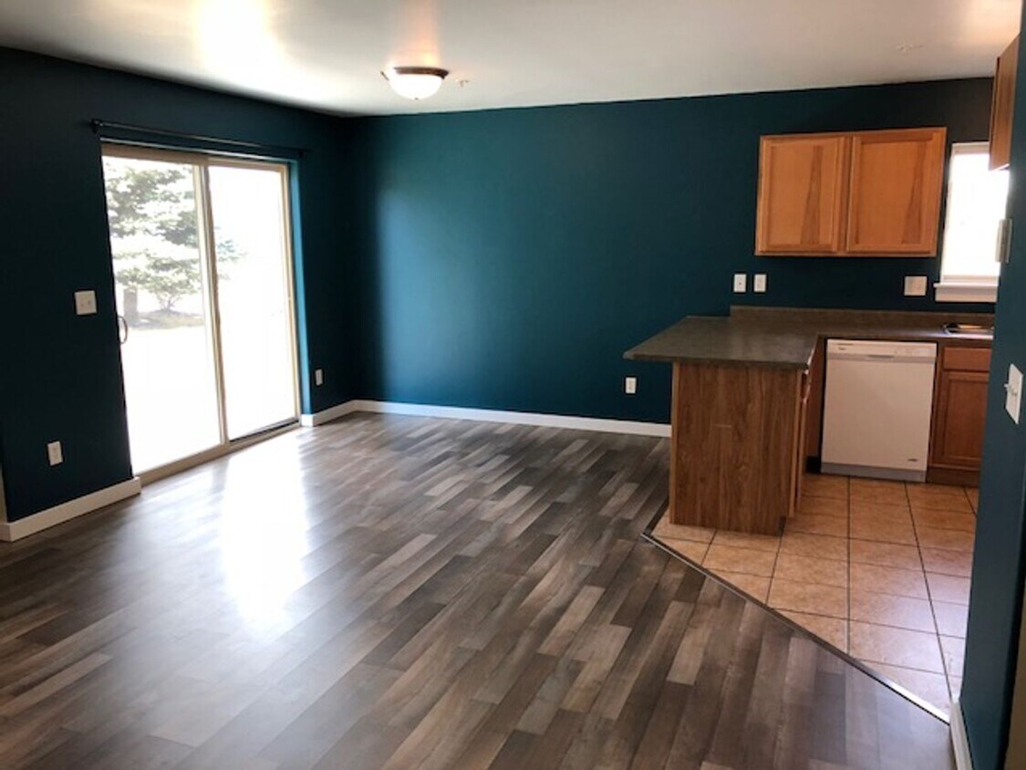 Primary Photo - Spacious 3-Bedroom Condo in Belgrade — Prime Location!