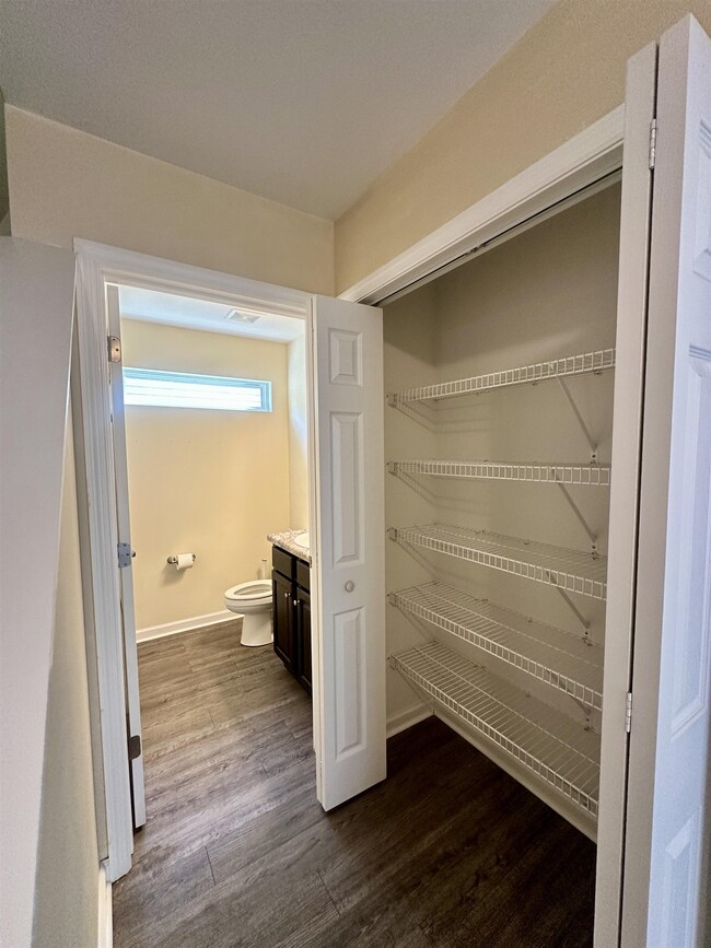 Foto del edificio - 1060 Lacey Ln