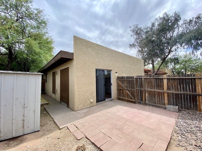 Foto del edificio - 1/2 Month Free Move In Special! Huge Adobe...