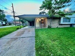 Building Photo - 320 S Avenue F