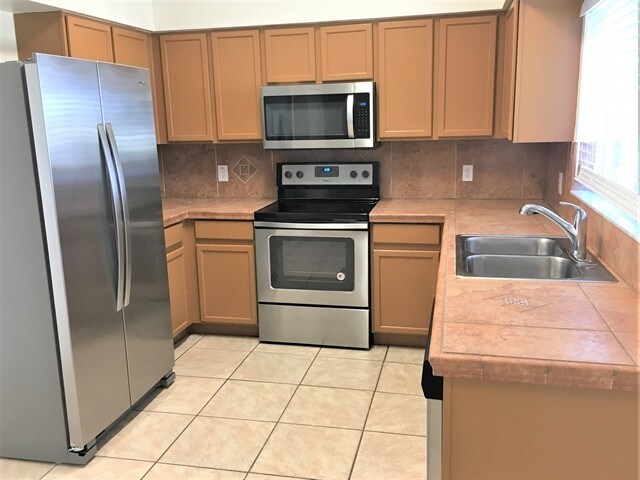Building Photo - 12639 Longcrest Dr
