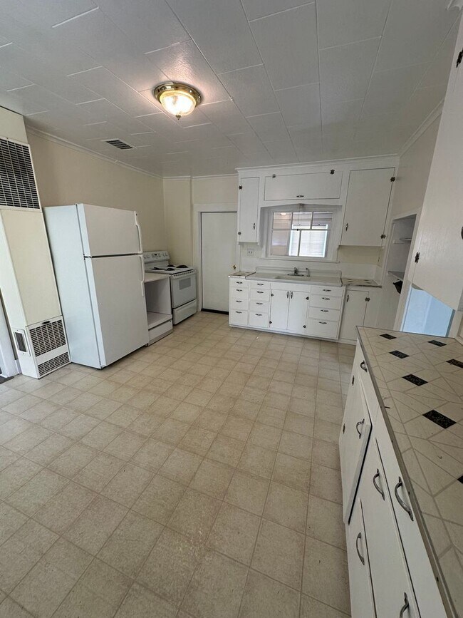 Foto del edificio - Quiet 2 Bedroom, 1 Bath Home - APPLICATION...
